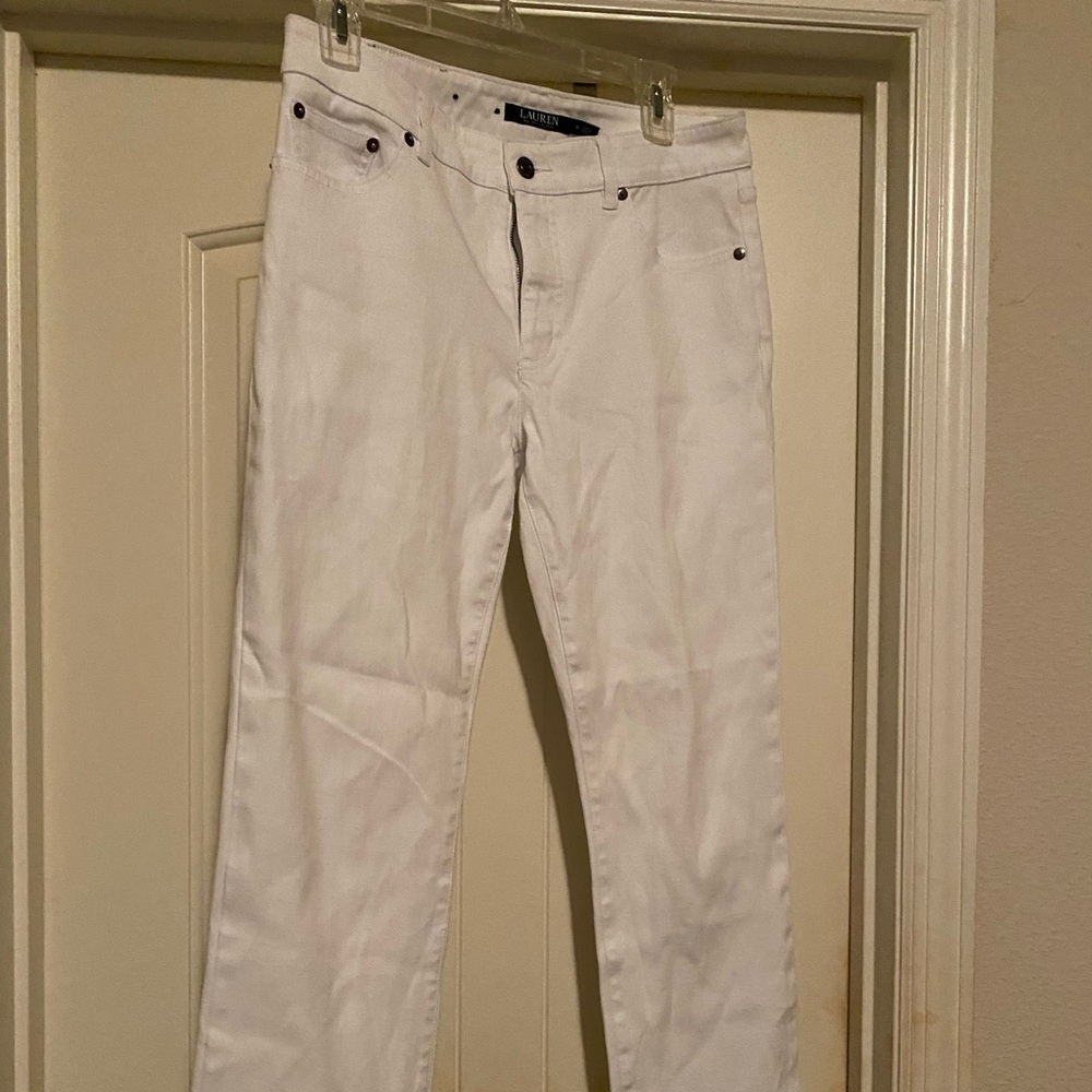 Ralph Lauren straight legged white jeans. Size 6 perfect for spring & summer.